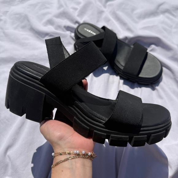 Madden Girl Black Platform Sandals Size 10 Chunky Heel Strappy - Picture 1 of 4